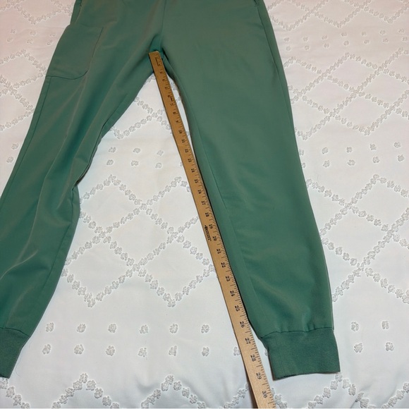 Mandala Women's Mint Green Scrub Set- M - Picture 9 of 13